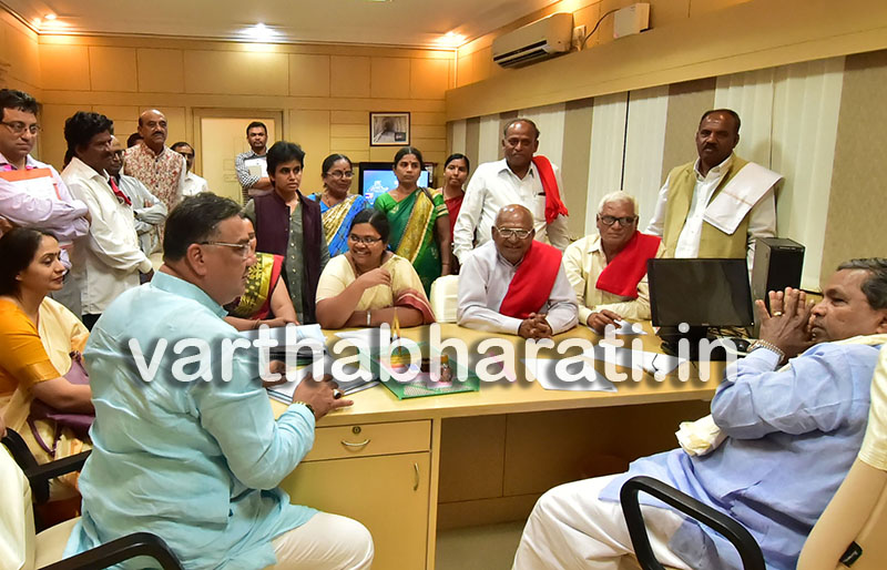 ಬಿಸಿಯೂಟ ನೌಕರರ ಧರಣಿಗೆ ಮಣಿದ ಸರಕಾರ: ಅನಿರ್ದಿಷ್ಟಾವಧಿ ಧರಣಿ ವಾಪಸ್